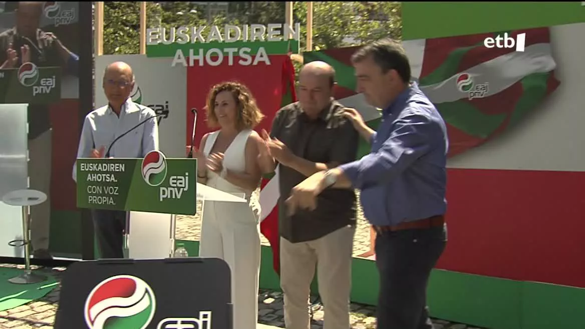 "Según Ortuzar, gestionar las pensiones, es la única manera de garantizar las de los vascos y las vascas.  Los jeltzales piden el voto, porque, quieren seguir siendo la voz de los alaveses en Madrid. Para Esteban, ""Álava ya está en primera, como su equipo, ahora hay que intentar ser de Champions""."