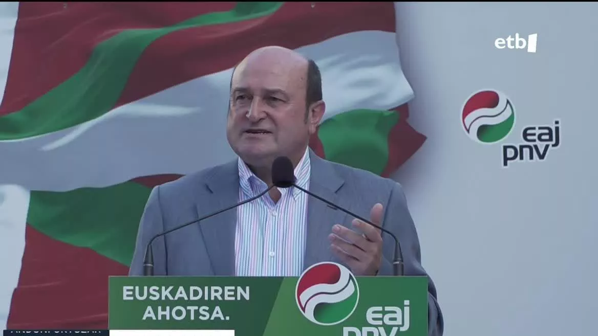 "“Ze errespetu klase erakusten digu Sanchezek, bat batean mitinera etorri eta segituan joan? Horixe da Donostiarekin, Gipuzkoarekin eta Euskadirekin daukaten konpromisoa?"", galdetu du Andoni Ortuzar EAJko presidenteak Donostian egindako ekitaldi politikoan."