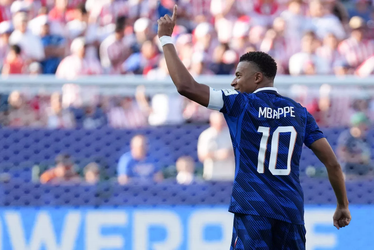 FOTODELDÍA GR7018. FILADELFIA (ESTADOS UNIDOS), 04/07/2026.- Kylian Mbappe de Francia celebra un gol este sábado, en un partido por los octavos de final del Mundial de la FIFA 2026 entre Paraguay y Francia en el estadio de Filadelfia (Estados Unidos). EFE/ Angel Colmenares
