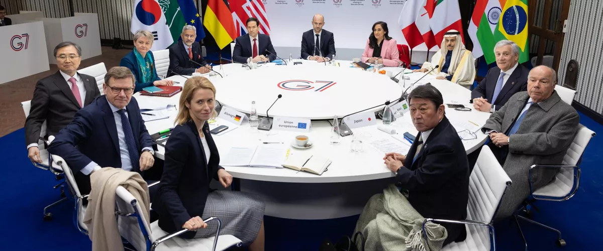 Cernay-la-ville (France), 27/03/2026.- A handout photo made available by the French Government of (L-R) EU High Representative and Vice-President for Foreign Affairs and Security Policy Kaja Kallas, Germany's Foreign Minister Johann Wadephul, South Korea's Foreign Minister Cho Hyun, Britain's Foreign Secretary Yvette Cooper, India's Foreign Minister Subrahmanyam Jaishankar, US Secretary of State Marco Rubio, French Foreign Affairs Minister Jean-Noel Barrot, Canada's Foreign Minister Anita Anand, Saudi Arabia's Foreign Minister Faisal bin Farhan, Italy's Foreign Minister Antonio Tajani, Brazil's Foreign Minister Mauro Vieira and Japan's Foreign Minister Toshimitsu Motegi at the G7 Foreign Ministers' Meeting at Cernay-la-Ville near Paris, France 27 March 2026. (Brasil, Francia, Alemania, Italia, Japón, Corea del Sur, Arabia Saudita, Reino Unido) EFE/EPA/Philemon HENRY HANDOUT HANDOUT EDITORIAL USE ONLY/NO SALES

