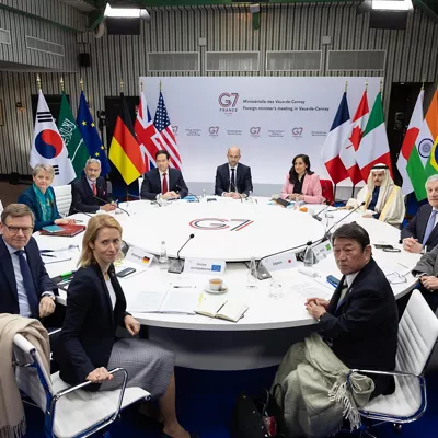 Cernay-la-ville (France), 27/03/2026.- A handout photo made available by the French Government of (L-R) EU High Representative and Vice-President for Foreign Affairs and Security Policy Kaja Kallas, Germany's Foreign Minister Johann Wadephul, South Korea's Foreign Minister Cho Hyun, Britain's Foreign Secretary Yvette Cooper, India's Foreign Minister Subrahmanyam Jaishankar, US Secretary of State Marco Rubio, French Foreign Affairs Minister Jean-Noel Barrot, Canada's Foreign Minister Anita Anand, Saudi Arabia's Foreign Minister Faisal bin Farhan, Italy's Foreign Minister Antonio Tajani, Brazil's Foreign Minister Mauro Vieira and Japan's Foreign Minister Toshimitsu Motegi at the G7 Foreign Ministers' Meeting at Cernay-la-Ville near Paris, France 27 March 2026. (Brasil, Francia, Alemania, Italia, Japón, Corea del Sur, Arabia Saudita, Reino Unido) EFE/EPA/Philemon HENRY HANDOUT HANDOUT EDITORIAL USE ONLY/NO SALES
