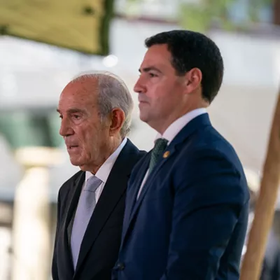(Foto de ARCHIVO)

El Lehendakari, Imanol Pradales, y el ex-Lehendakari, Carlos Garaikoetxea, durante un acto institucional de reconocimiento al primer Gobierno vasco tras la dictadura, en el Palacio de Ajuria Enea, a 16 de junio de 2025, en Vitoria-Gasteiz, Álava, País Vasco (España). El acto se celebra como símbolo del "arranque de una nueva etapa en Euskadi" tras las casi cuatro décadas de dictadura, ya que ese primer Gobierno vasco afrontó una situación de "máxima inestabilidad política y social, marcada por la ilusión y la esperanza, pero también por profundas incertidumbres".



Iñaki Berasaluce / Europa Press

16/6/2025