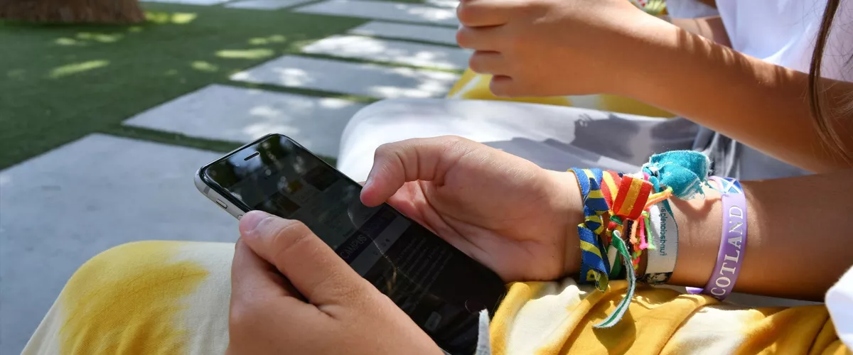 (Foto de ARCHIVO)

Jóvenes utilizando el movil en un parque de la localidad sevillana.



REMITIDA / HANDOUT por AYUNTAMIENTO DE TOMARES

Fotografía remitida a medios de comunicación exclusivamente para ilustrar la noticia a la que hace referencia la imagen, y citando la procedencia de la imagen en la firma

15/7/2019