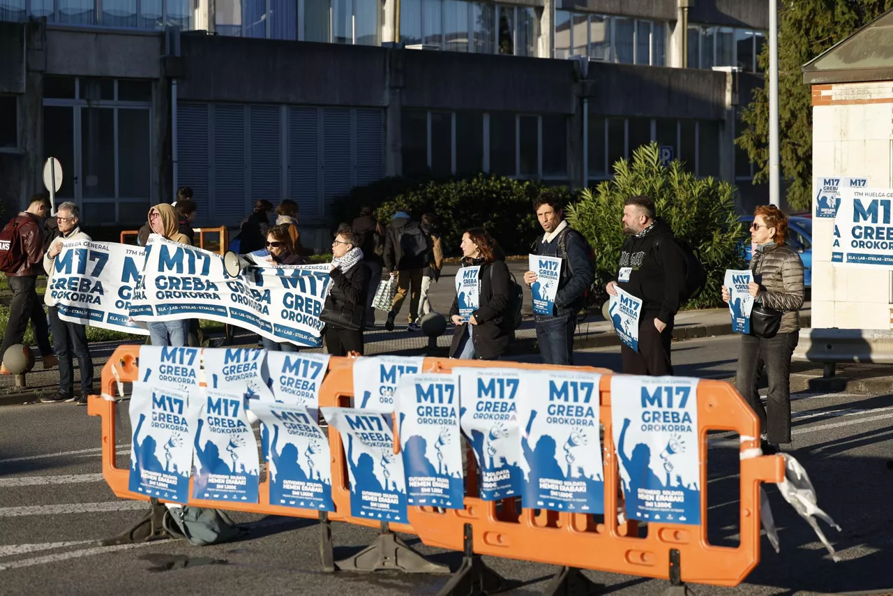 Protestas en el campus de EHU en Leioa. Foto: EFE