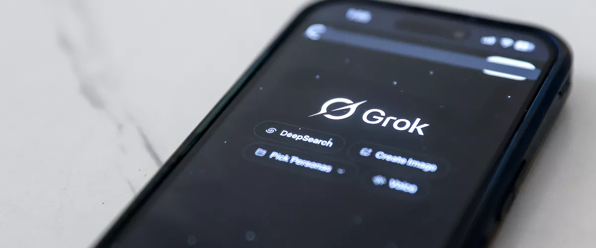 Shah Alam (Malaysia), 12/01/2026.- The Grok artificial intelligence (AI) website is displayed on a mobile phone as a nationwide restriction on the service takes effect, in Shah Alam, outside Kuala Lumpur, Malaysia 12 January 2026. The Malaysian Communications and Multimedia Commission (MCMC) ordered a temporary block on the tool starting 11 January, citing its 'repeated misuse' to generate non-consensual sexually explicit images and 'grossly offensive' content. According to the regulator, the action was taken after social media platform X and xAI, the start-up behind Grok, failed to implement adequate technical safeguards despite multiple formal notices. (Malasia) EFE/EPA/FAZRY ISMAIL
