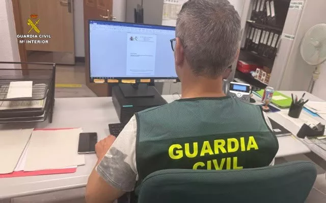 Un agente de la Guardia Civil



REMITIDA / HANDOUT por GUARDIA CIVIL

Fotografía remitida a medios de comunicación exclusivamente para ilustrar la noticia a la que hace referencia la imagen, y citando la procedencia de la imagen en la firma

14/8/2026