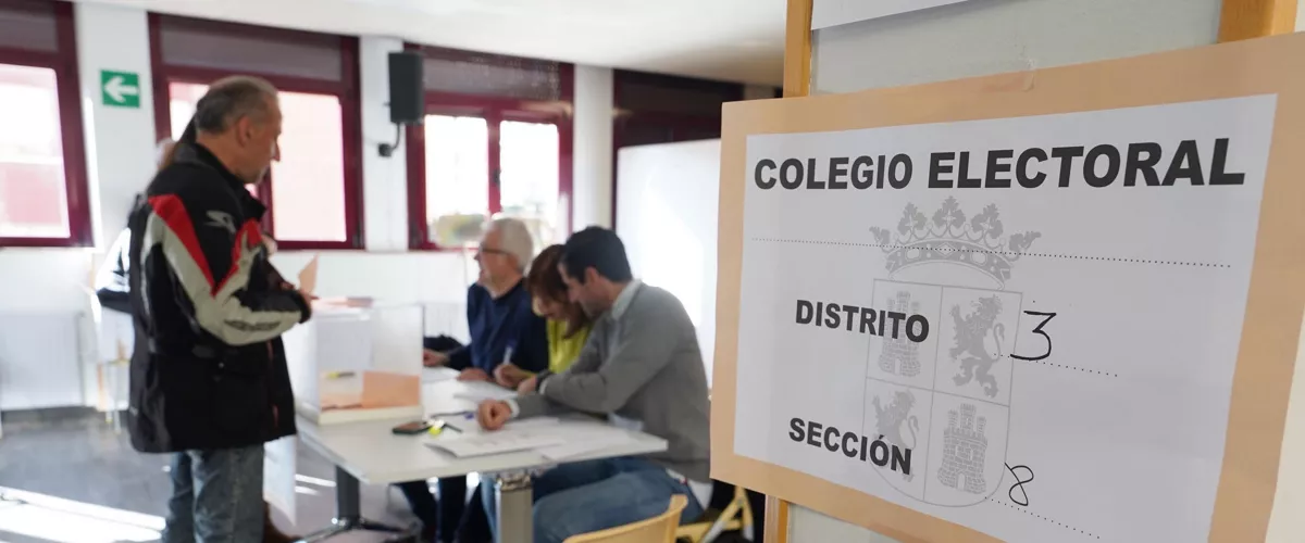 VALLADOLID, 15/03/2026.- Los ciudadanos de Castilla y León están llamados a las urnas para elegir a sus representantes en el Parlamento autonómico, en una jornada electoral marcada por la incertidumbre. EFE/Nacho Gallego
