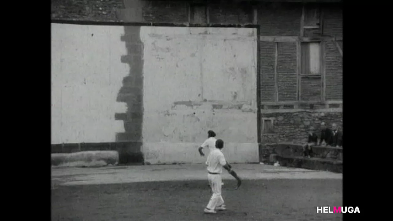 Erreboteari buruzko erreportajea, Helmugan.