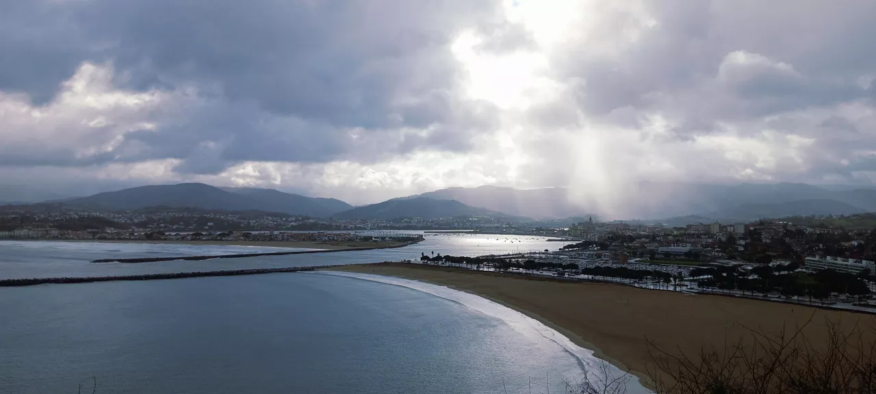 Hondarribia Hendaia hondartza hodeitsu