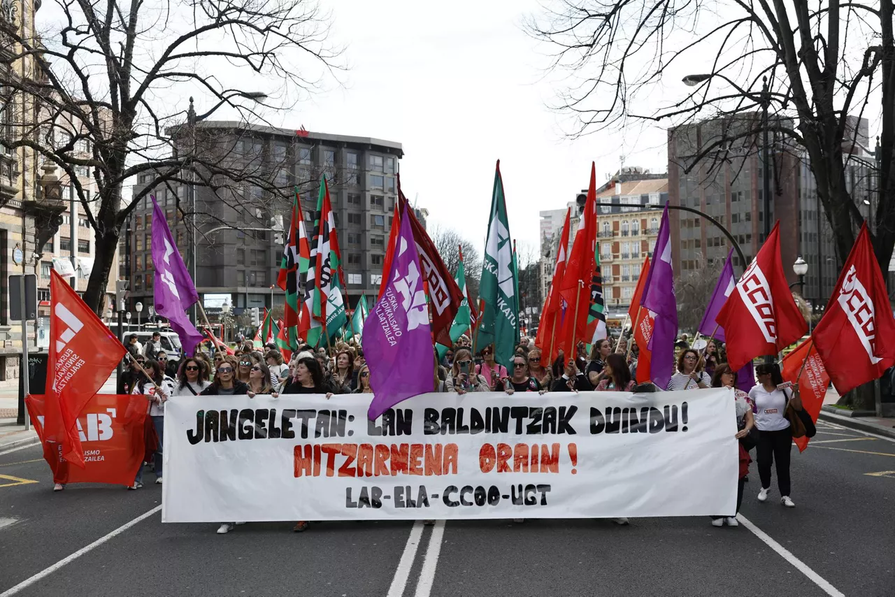 Huelga de comedores escolares públicos manifestación bilbao
