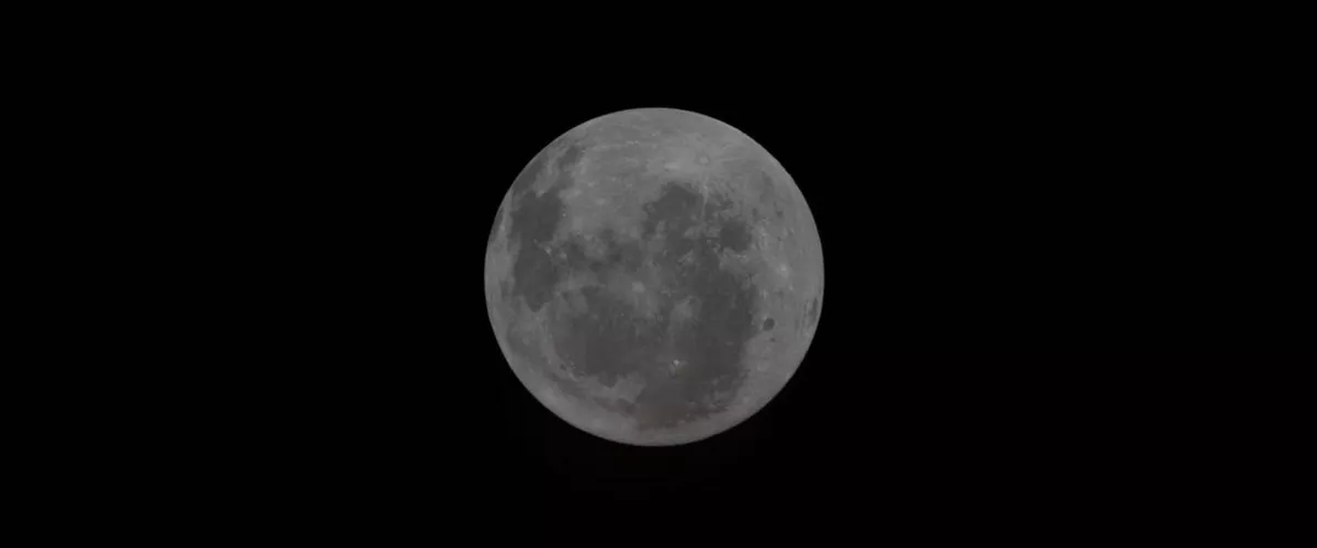 AME607. LOS ÁNGELES (ESTADOS UNIDOS), 05/04/2026.- Imagen tomada de la pagina oficial de la NASA que muestra una fotografía de la de la cara oculta de la Luna captada por la tripulación de la misión Artemis II. En la imagen, tomada este sábado, se observa a la Luna al revés, con su Polo Sur apuntando hacia arriba y una vista completa de la cuenca Oriental de la Luna, la cual nunca antes había sido vista en su totalidad por ojos humanos, según describió la agencia espacial. EFE/ NASA /SOLO USO EDITORIAL/ NO VENTAS/ SOLO DISPONIBLE PARA ILUSTRAR LA NOTICIA QUE ACOMPAÑA (CRÉDITO OBLIGATORIO)
