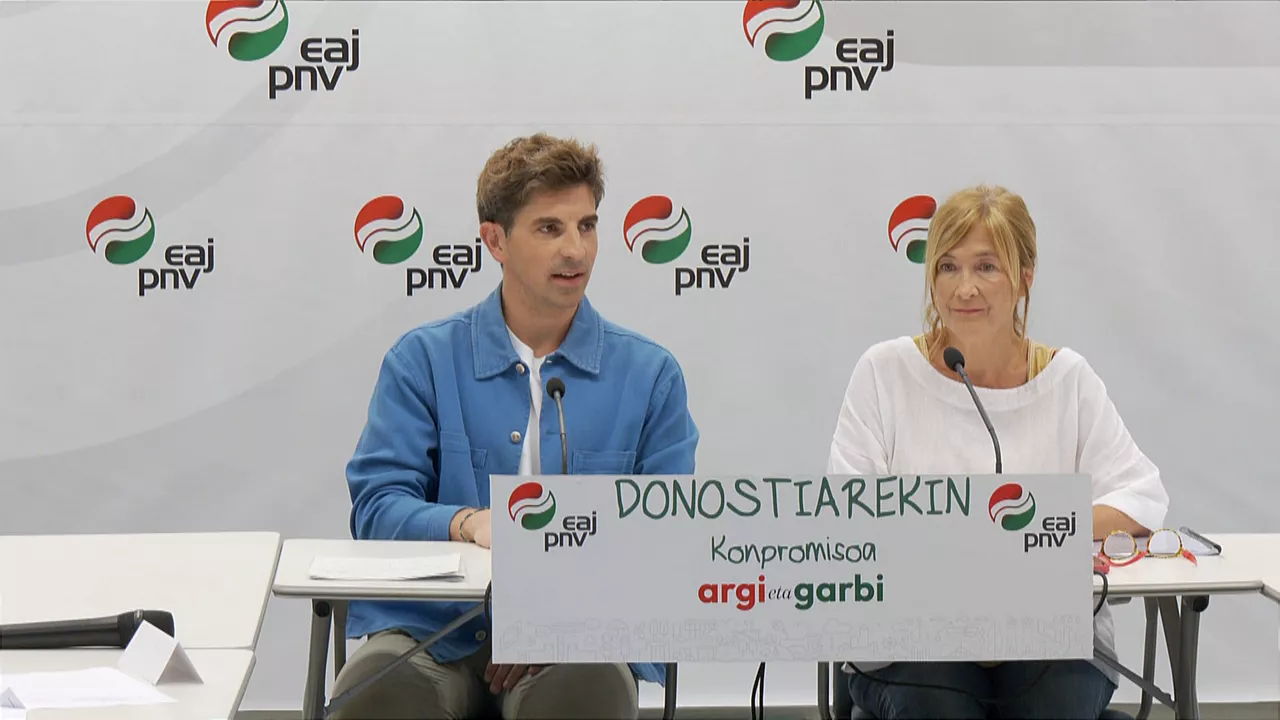 Insausti y Arrizabalaga, durante la rueda de prensa. 