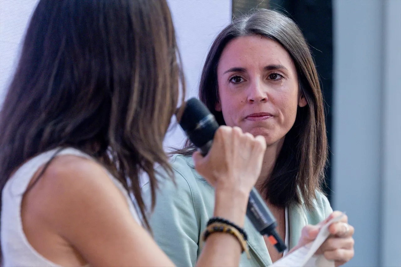 (I-D) La secretaria general de Podemos, Ione Belarra, la secretaria política de Podemos y eurodiputada, Irene Montero, durante el acto ‘Paz, casa, trabajo’ organizado por Podemos, en Espacio Larra, a 12 de septiembre de 2026, en Madrid (España). La eurodiputada de Podemos y exministra de Igualdad, Irene Montero, ha oficializado su determinación de liderar a la izquierda alternativa a través de una candidatura auspiciada por su partido a las próximas elecciones generales, con el deseo de que sea lo más amplia posible.



Ricardo Rubio / Europa Press

12 SEPTIEMBRE 2026;PARTIDO POLÍTICO

12/9/2026