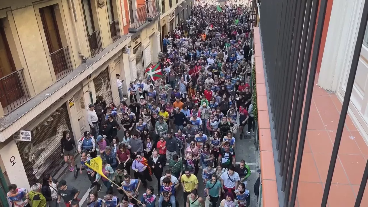 Korrika llena Pamplona de color y reivindicación por el euskera