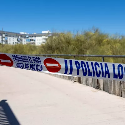ISLA CRISTINA (HUELVA), 28/08/2026.- Una mujer de 47 años ha sido asesinada presuntamente por su pareja, un hombre de 60 años que ha sido detenido por la Guardia Civil en Isla Cristina (Huelva), según han informado a EFE fuentes de la investigación. Los agentes han encontrado el cuerpo de la víctima, que presentaba múltiples heridas de arma blanca, en la playa Punta del Caimán, de la citada localidad onubense, según las fuentes consultadas. EFE/Alberto Díaz
