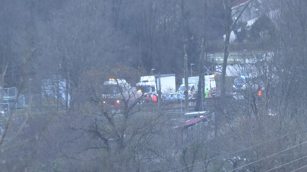 Auto-gidari bat hil da Lezon izandako istripu batean. Argazkia: EITB.