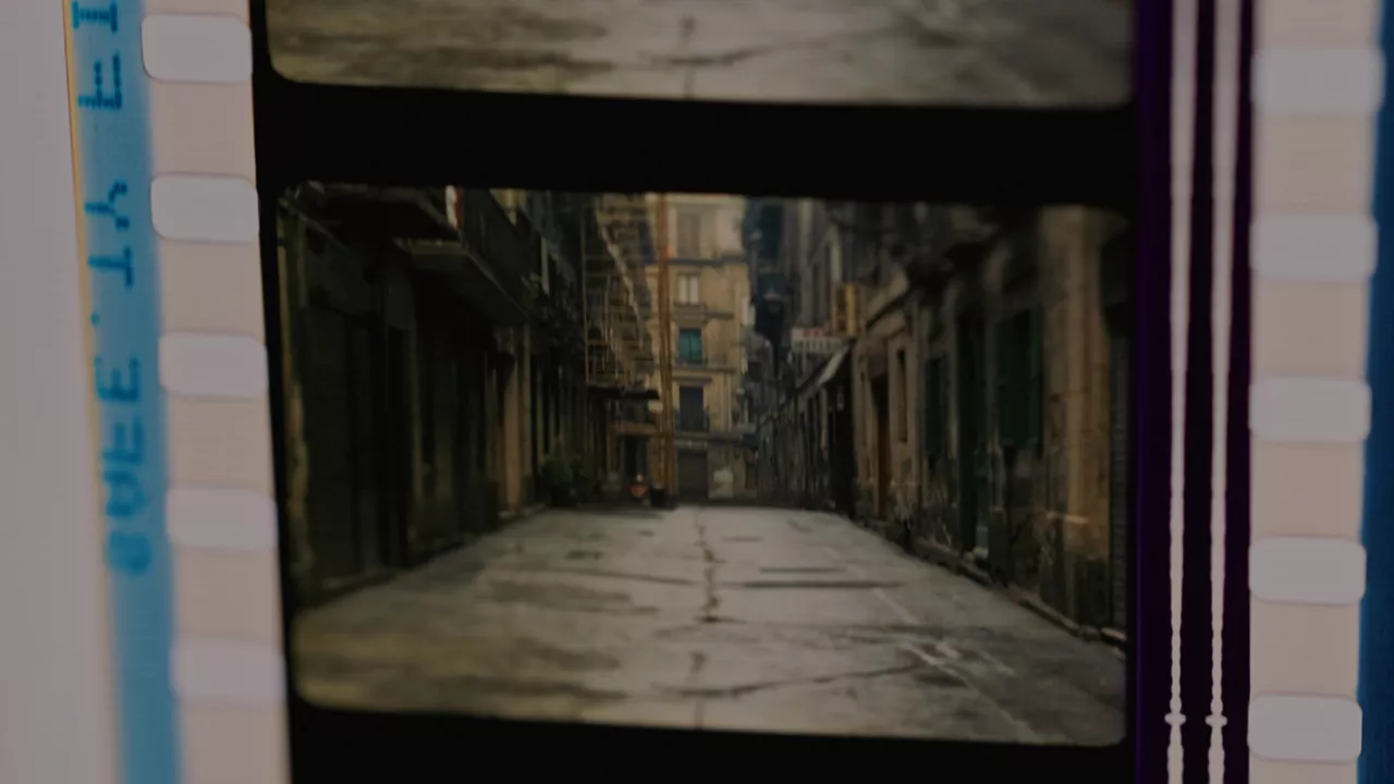 "Itzalak argitzen" filmaren fotograma bat