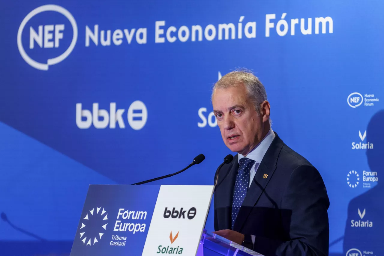 GRAFCAV7688. BILBAO, 15/12/2022.- El exlehendakari y presidente de la Fundación eAtlantic, Iñigo Urkullu, durante su intervención este lunes en el desayuno informativo de la tribuna Fórum Europa que se celebra en Bilbao. EFE/Javier Zorrilla

