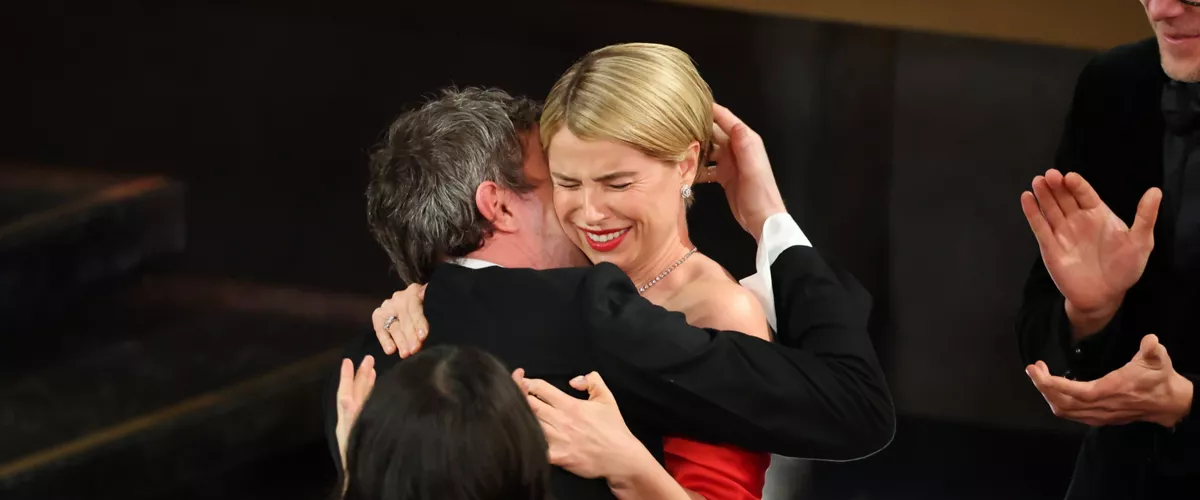 LOS ANGELES (United States), 16/03/2026.- Jessie Buckley celebrates after winning the Oscar for Best Actress In A Leading Role for "Hamnet" during the 98th annual Academy Awards ceremony at the Dolby Theatre in Los Angeles, California, USA, 15 March 2026. EFE/EPA/CHRIS TORRES
