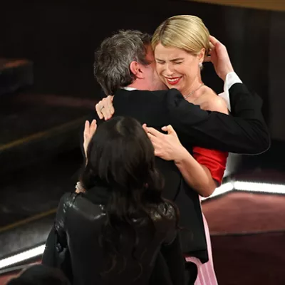 LOS ANGELES (United States), 16/03/2026.- Jessie Buckley celebrates after winning the Oscar for Best Actress In A Leading Role for "Hamnet" during the 98th annual Academy Awards ceremony at the Dolby Theatre in Los Angeles, California, USA, 15 March 2026. EFE/EPA/CHRIS TORRES
