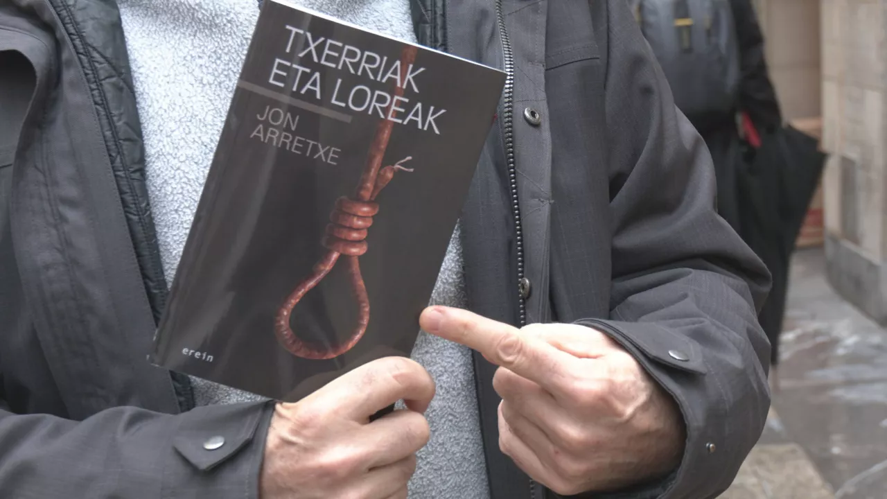 "Txerriak eta loreak" Jon Arretxeren eleberriaren portada 