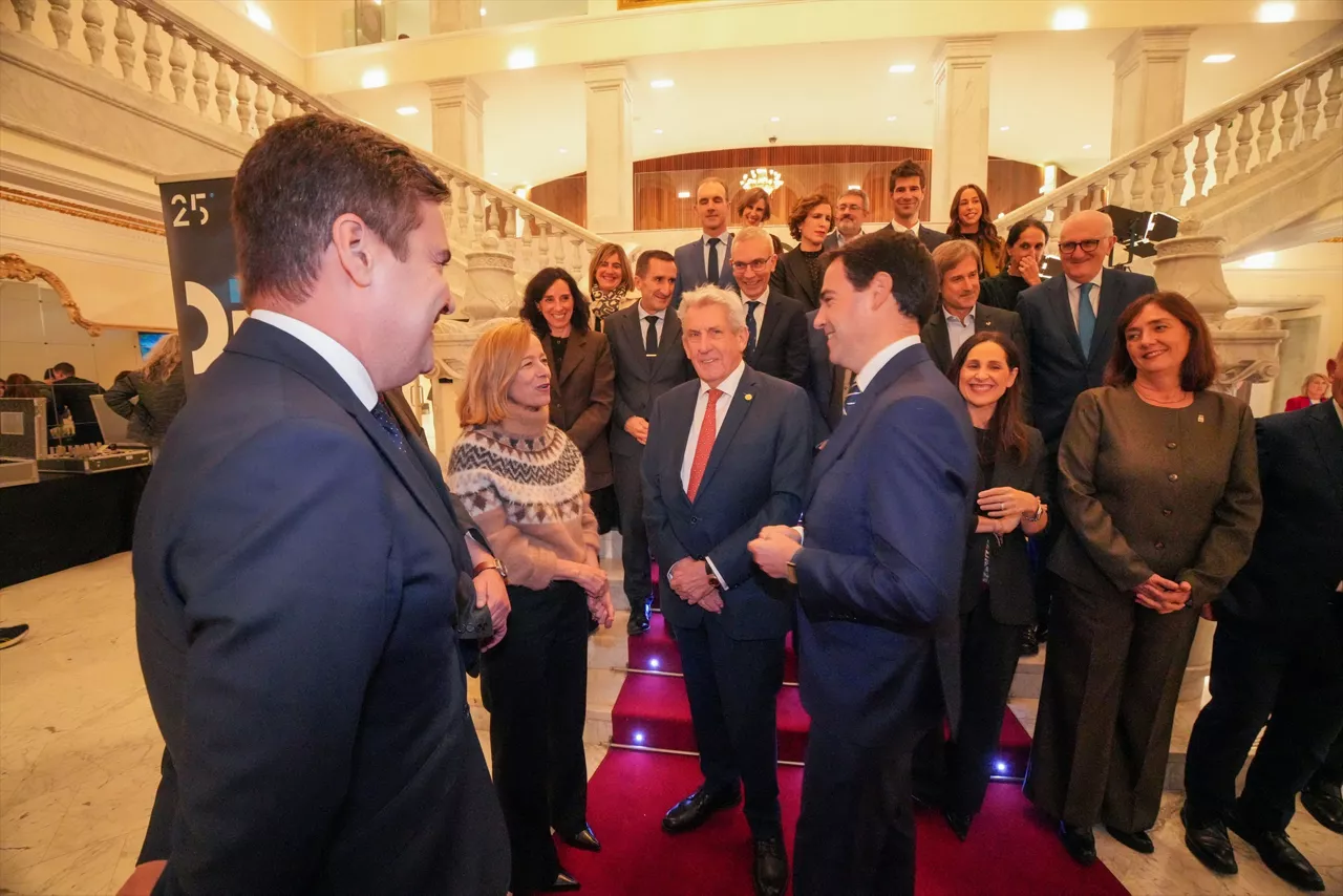 El Lehendakari asiste en el teatro Victoria Eugenia de San Sebastián al 25 aniversario del Donostia International Physics Center



REMITIDA / HANDOUT por JOSE IGNACIO UNANUE

Fotografía remitida a medios de comunicación exclusivamente para ilustrar la noticia a la que hace referencia la imagen, y citando la procedencia de la imagen en la firma

04/12/2025