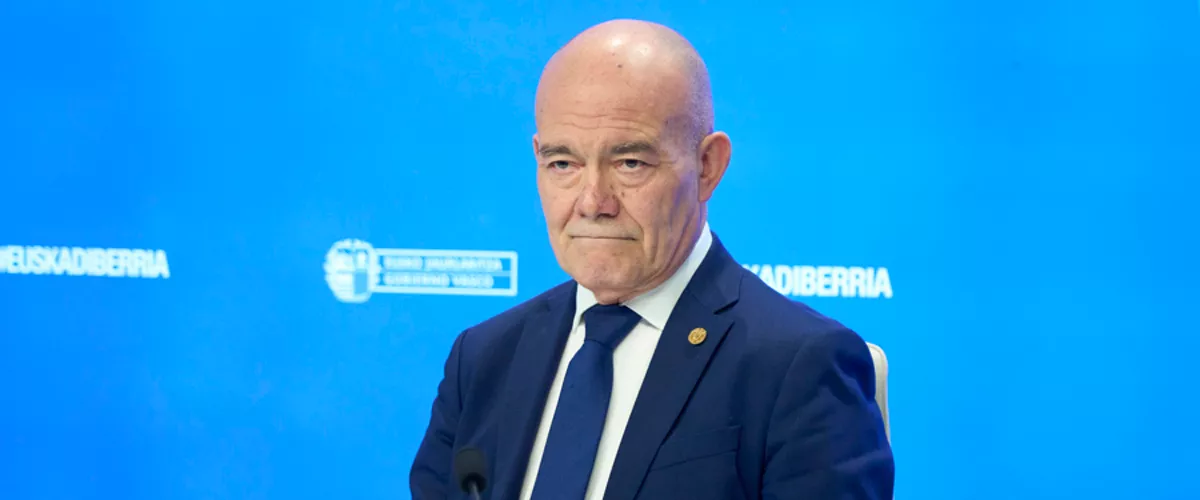 VITORIA, 18/11/2025.- El consejero de Ciencia, Universidades e Innovación, Juan Ignacio Pérez Iglesias, ha comparecido este martes en Vitoria tras el Consejo del Gobierno Vasco. EFE / L. Rico
