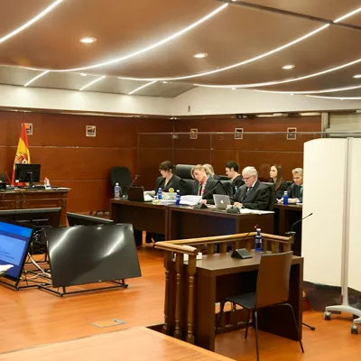 GRAFCAV2882. VITORIA, 05/05/2026.- Este martes se ha celebrado en la Audiencia Provincial de Álava la segunda sesión del juicio con jurado popular contra el presunto asesino de Maialen Mazón, la mujer de 32 años que estaba embarazada de gemelos en el momento de su asesinato en mayo de 2023. EFE/ L. Rico
