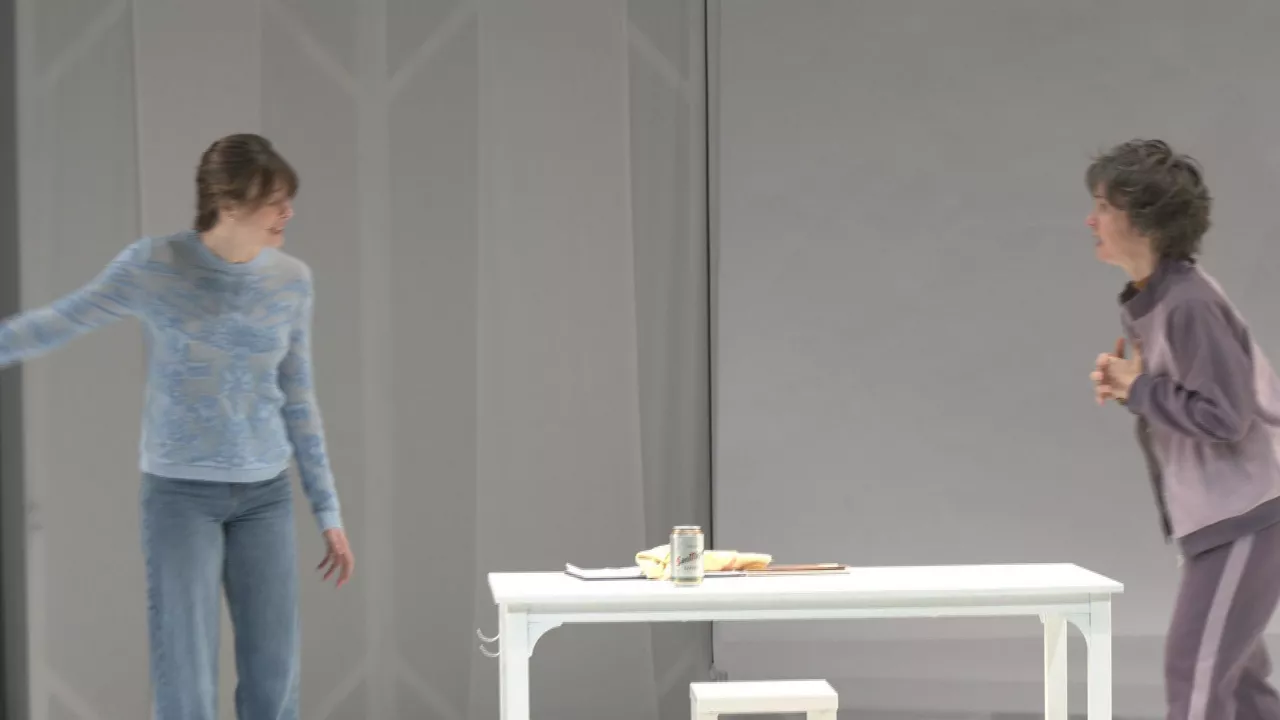 Nerea Mazo eta Miren Gaztañaga aktoreak, "Kandida" antzezlanean