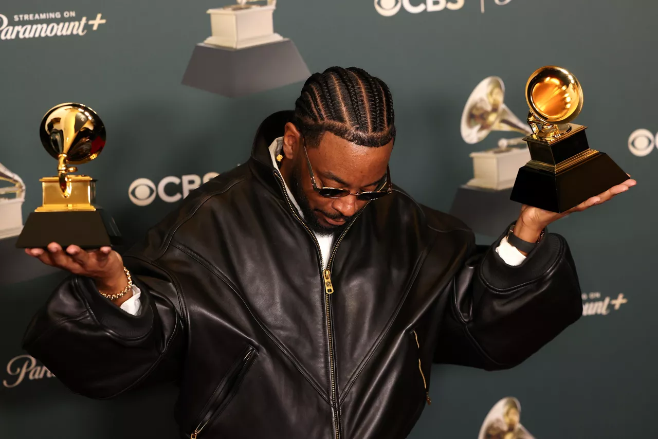 LOS ANGELES (United States), 02/02/2026.- US record producer and songwriter Sounwave poses in the press room with the awards for record of the year for 'Luther' and best rap song for 'TV Off' during the 68th annual Grammy Awards ceremony at Crypto.com Arena in Los Angeles, California, USA, 01 February 2026. EFE/EPA/CHRIS TORRES
