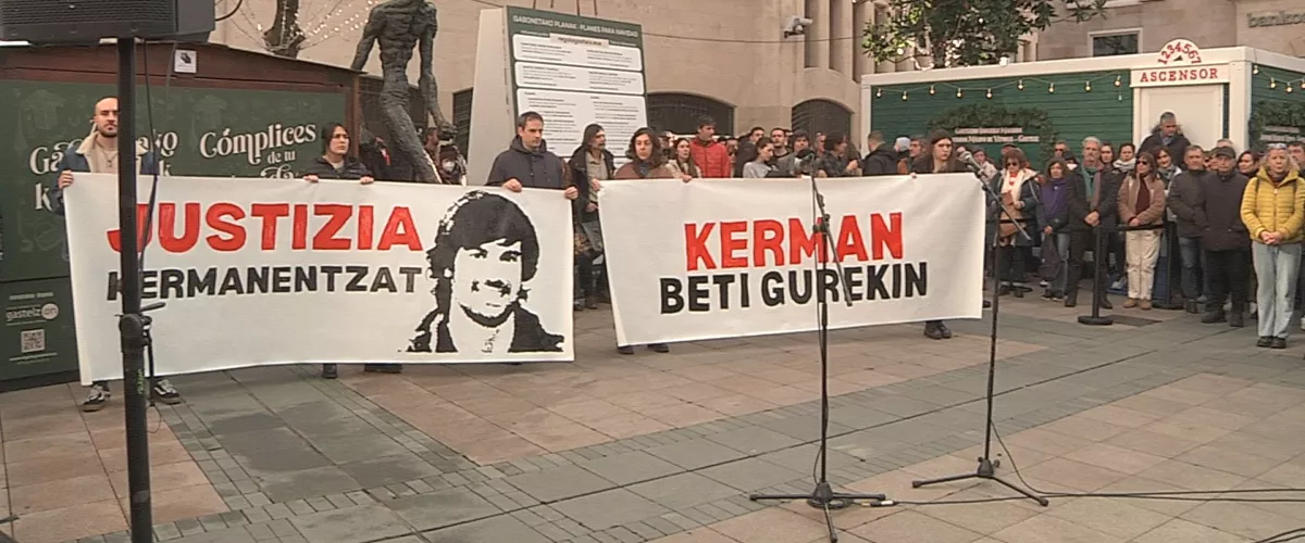 Omenaldia egin diote Gasteizen Kerman Villate gazteari, Mitika diskotekako atezain baten kolpe baten ondorioz hilda