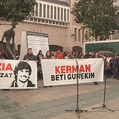 Omenaldia egin diote Gasteizen Kerman Villate gazteari, Mitika diskotekako atezain baten kolpe baten ondorioz hilda