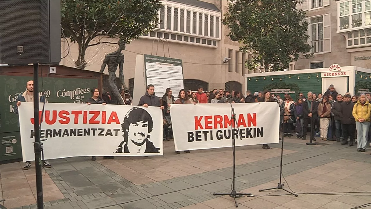 Omenaldia egin diote Gasteizen Kerman Villate gazteari, Mitika diskotekako atezain baten kolpe baten ondorioz hilda