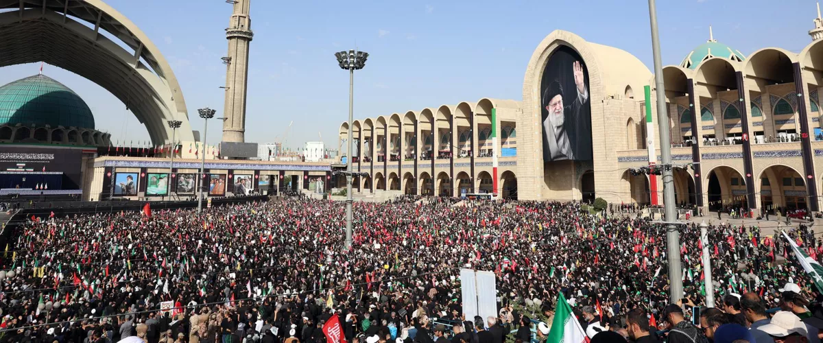 TEHRAN (Iran (Islamic Republic Of)), 04/07/2026.- Iranians mourn as they pay tribute to late Iranian supreme leader Ayatollah Ali Khamenei during a farewell ceremony ahead of his funeral at the grand Mosallah mosque in Tehran, Iran, 04 July 2026. Iran is set to hold a multi-day state funeral from 04 to 09 July 2026 for the Iranian supreme leader assassinated on 28 February. (Teherán) EFE/EPA/ABEDIN TAHERKENAREH RESTRICTIONS: NO Access Israel Media/Persian Language TV Stations Outside Iran/Strictly No Access BBC Persian/VOA Persian/Manoto TV/Iran International TV. (As mandated by Iran's Directorate General for Foreign Media) --
