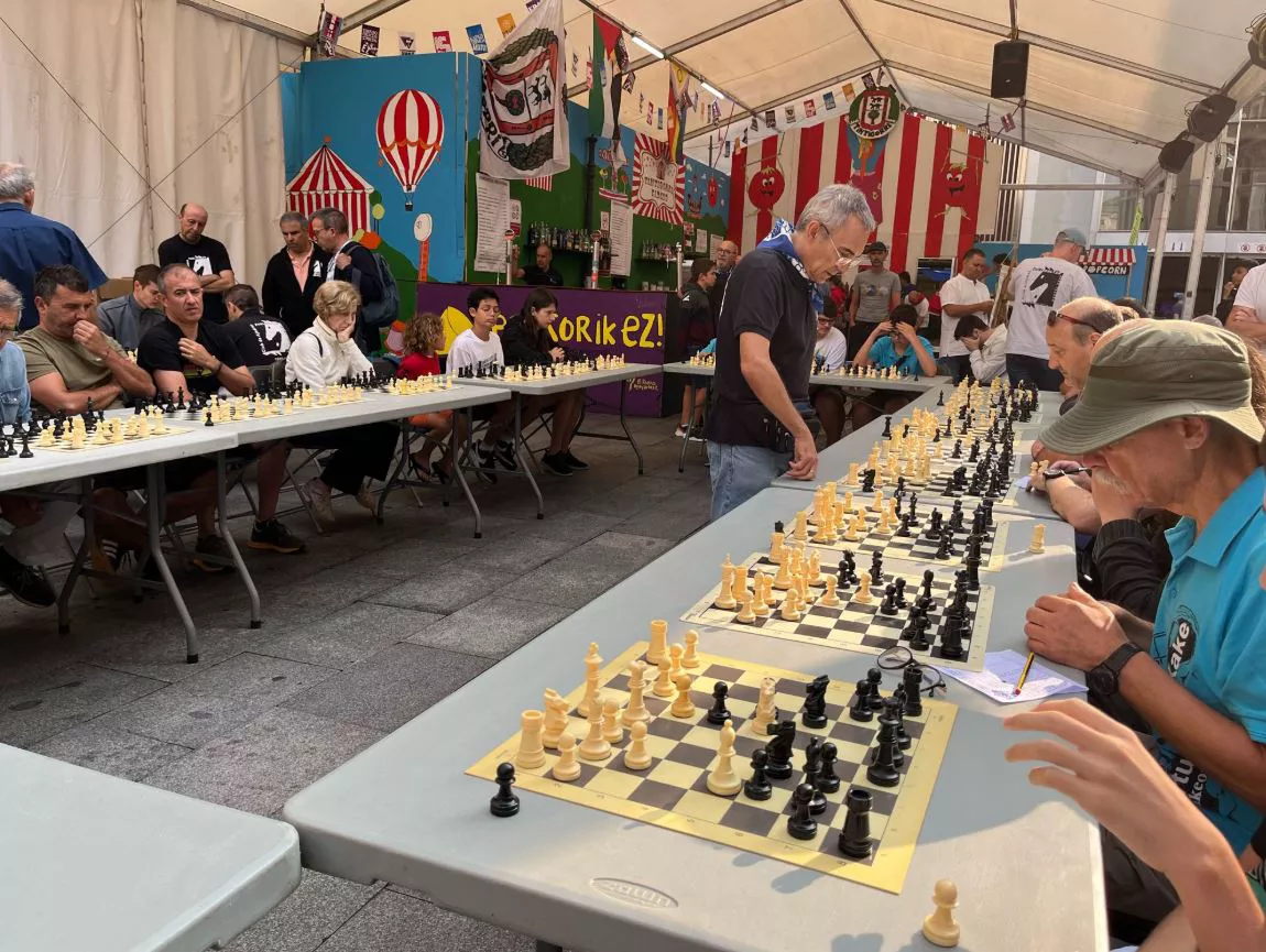 Partida de ajedrez en Aste Nagusia de Bilbao