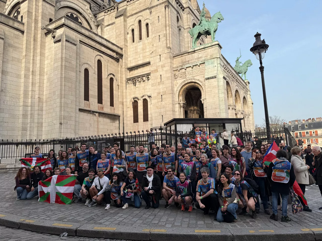 Euskalzaleak Parisen elkartu dira Korrikaren ekitaldi berezi egiteko