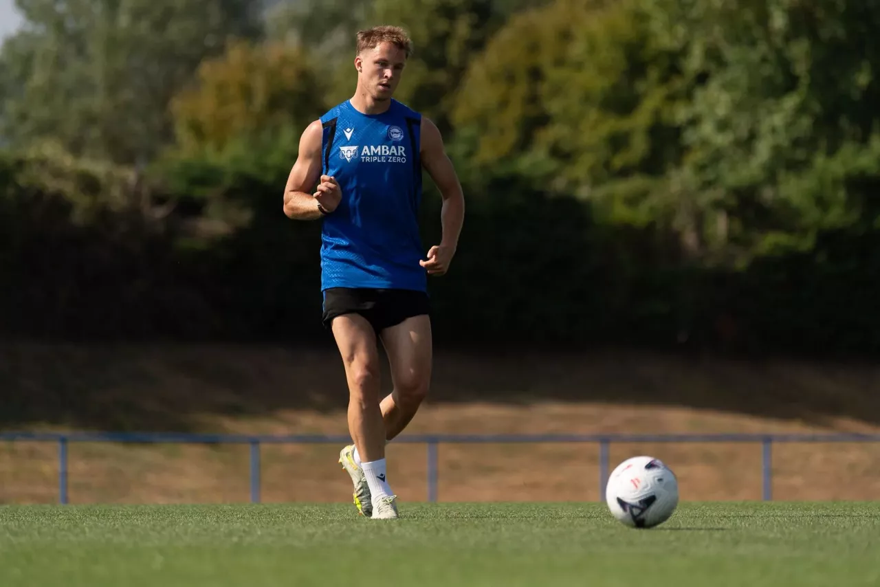 Koski (Alavés) sufre una conmoción cerebral no grave por un golpe y deberá reposar