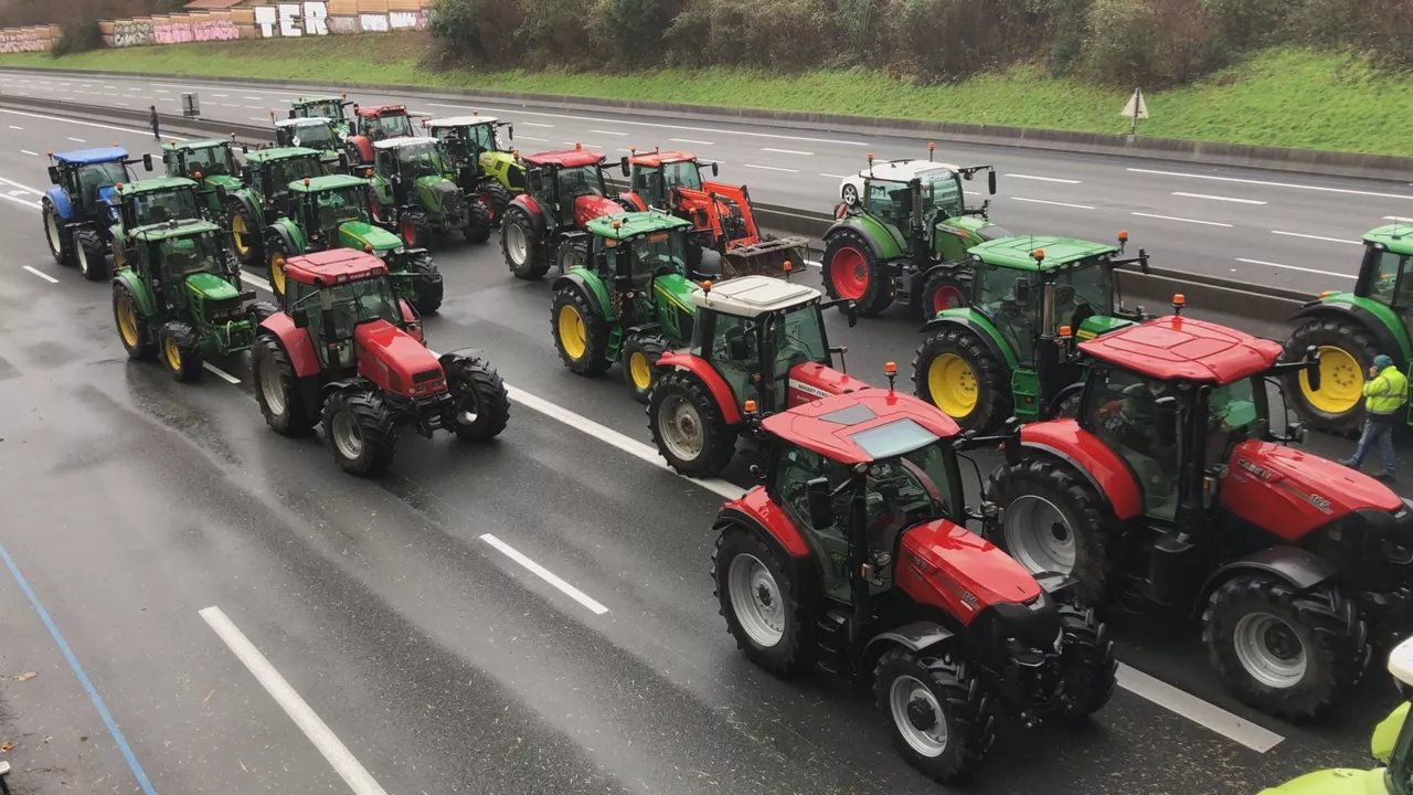 Laborarien protesta A-63an Baionan