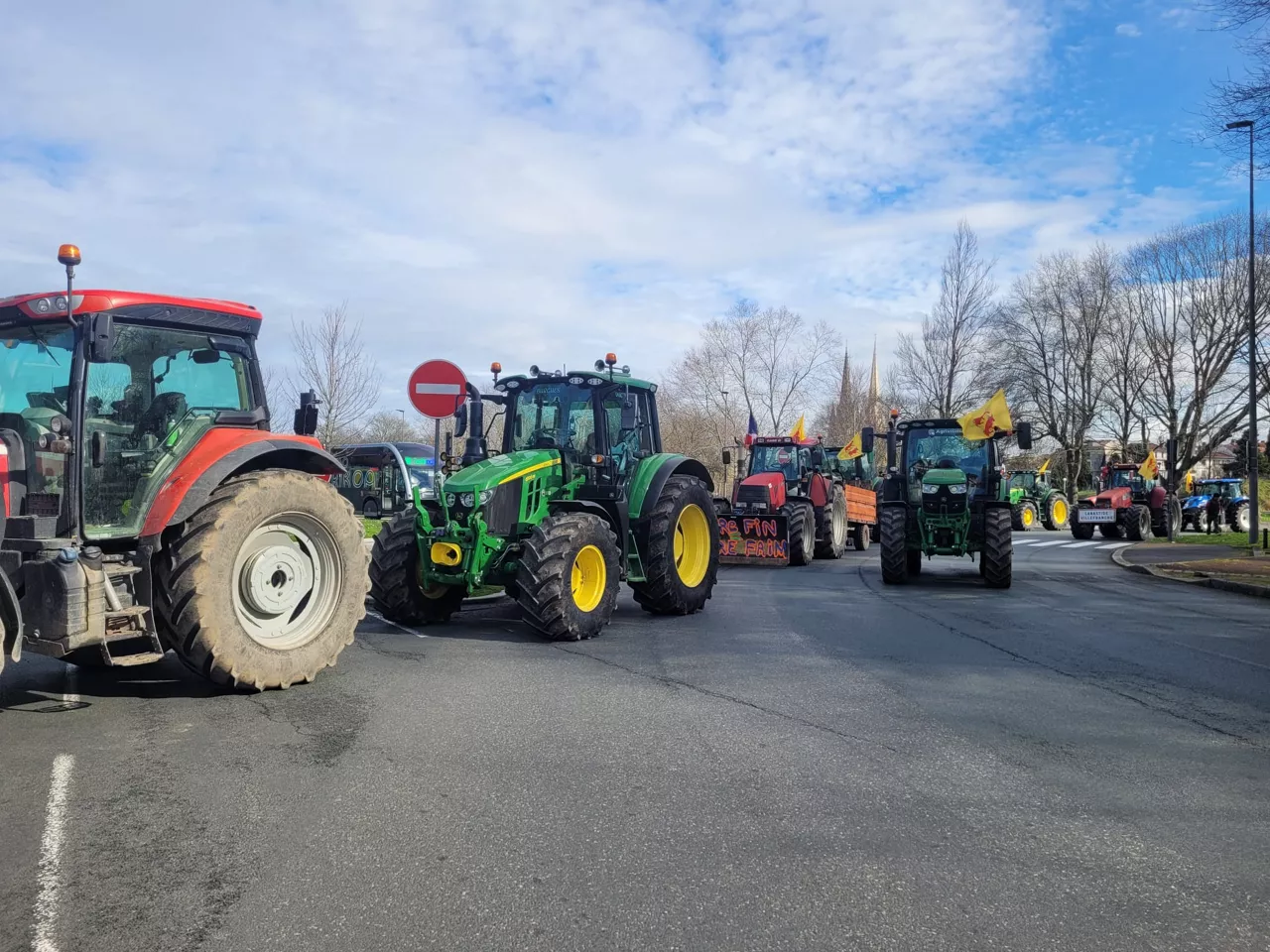 laborariak-protestas-beskoitze-traktoreak