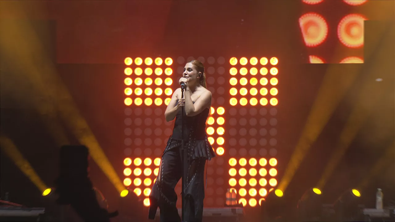 Leire Martínez conquista a 13 000 personas en Abandoibarra