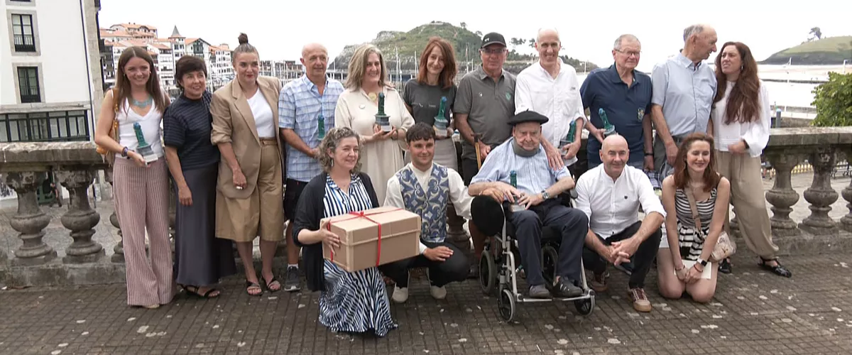Ordorika familiari eta Vita ontzian joandako marinelei omenaldia egin diete Lekeition
