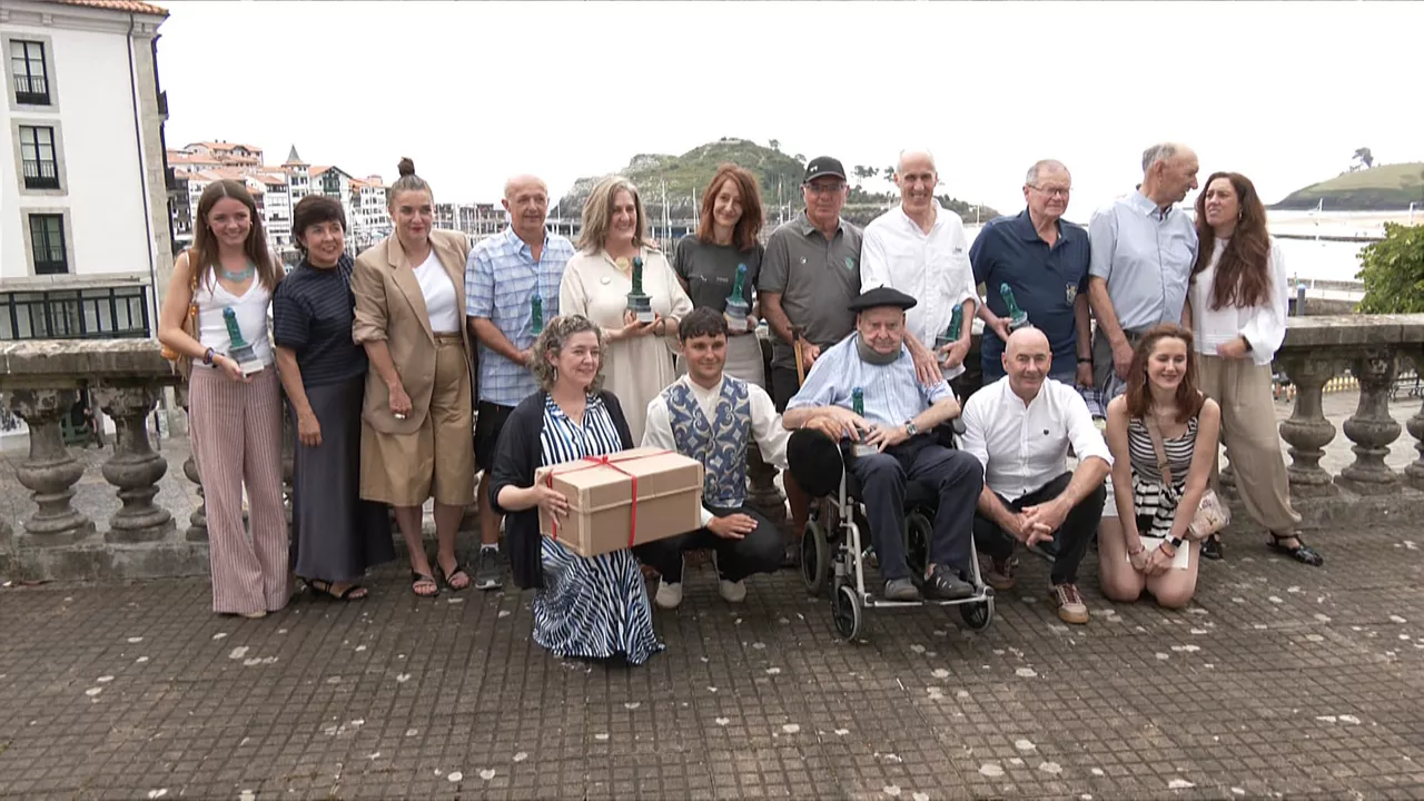 Ordorika familiari eta Vita ontzian joandako marinelei omenaldia egin diete Lekeition
