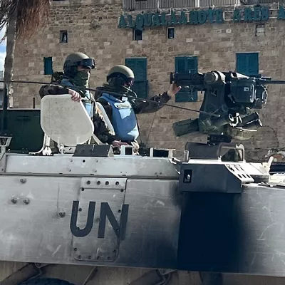 (Foto de ARCHIVO)

SIDON, Nov. 26, 2024  -- This photo shows a convoy of the United Nations Interim Force in Lebanon (UNIFIL) in Sidon, Lebanon, Nov. 25, 2024.
  On Monday, the UNIFIL on social media platform X condemned constant strikes on the Lebanese Armed Forces as "a flagrant violation of UN Security Council Resolution 1701 and international humanitarian law, which limits the use of violence against those not participating in hostilities."



Europa Press/Contacto/Ali Hashisho

25/11/2024