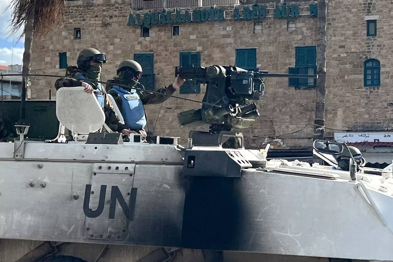 (Foto de ARCHIVO)

SIDON, Nov. 26, 2024  -- This photo shows a convoy of the United Nations Interim Force in Lebanon (UNIFIL) in Sidon, Lebanon, Nov. 25, 2024.
  On Monday, the UNIFIL on social media platform X condemned constant strikes on the Lebanese Armed Forces as "a flagrant violation of UN Security Council Resolution 1701 and international humanitarian law, which limits the use of violence against those not participating in hostilities."



Europa Press/Contacto/Ali Hashisho

25/11/2024