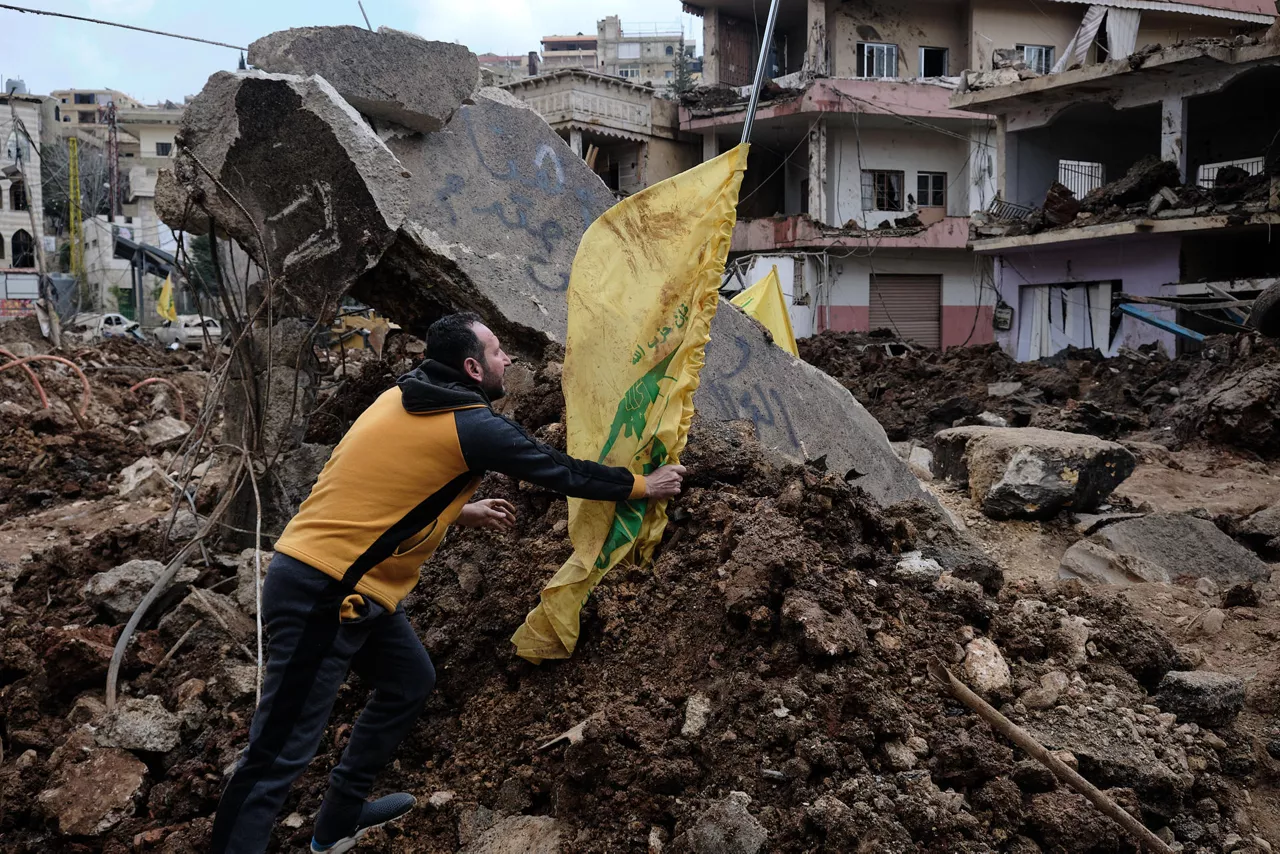 FOTODELDÍA -  NABI CHIT (LÍBANO), 07/03/2026.- Al menos 41 personas murieron y otras 40 resultaron heridas la madrugada de este sábado en una serie de bombardeos israelíes contra el área de Nabi Chit, en el este del Líbano, donde el Estado judío llevó a cabo una incursión con helicópteros para buscar pistas sobre un piloto desaparecido. EFE/ Edgar Gutiérrez
