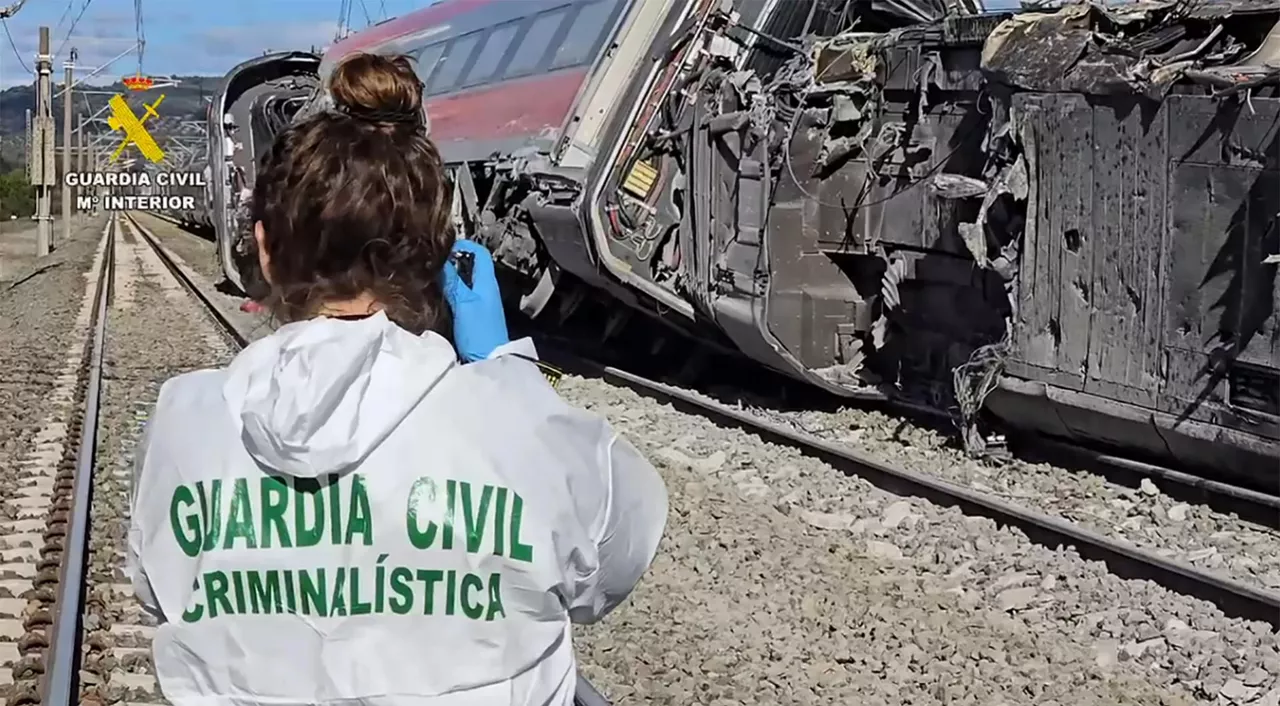 ADAMUZ (CÓRDOBA), 19/01/2026.-captura de vídeo del lugar del accidente de trenes cerca de Adamuz (Córdoba) este lunes. Un total de 39 personas han fallecido en el accidente de trenes de Ademuz (Córdoba), cuando un tren de la compañía Iryo que había salido de Málaga con destino a Puerta de Atocha (Madrid) con 317 personas a bordo descarriló sus tres últimos vagones e invadió la vía contigua por la que en ese momento circulaba otro convoy de Renfe con destino a Huelva, que también descarriló.-EFE/ Guardia Civil ***SOLO USO EDITORIAL/SOLO DISPONIBLE PARA ILUSTRAR LA NOTICIA QUE ACOMPAÑA (CRÉDITO OBLIGATORIO)***

