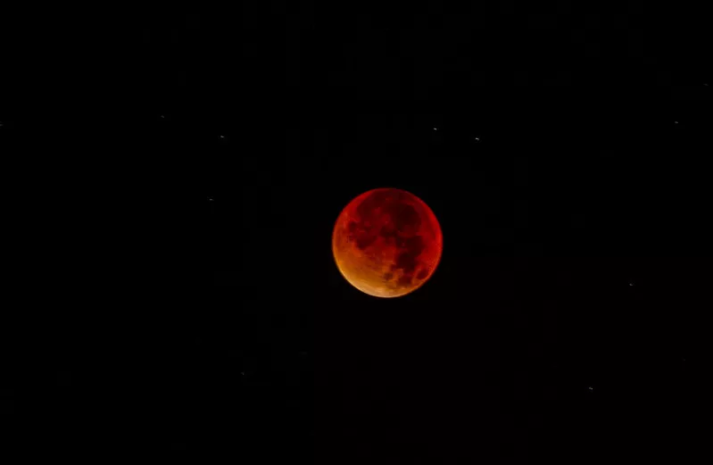 Regresa la ‘Luna de sangre’: un eclipse total de Luna visible este domingo