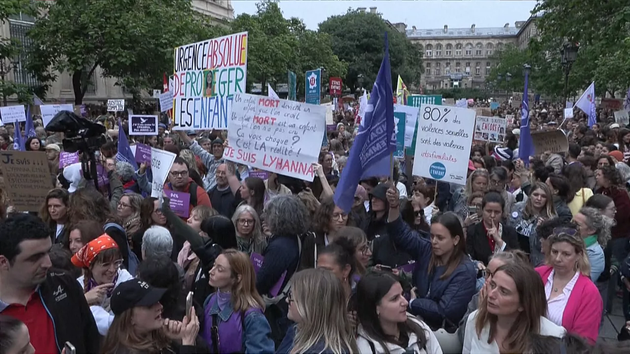 Manifestación en París por el asesinato de Lyhanna