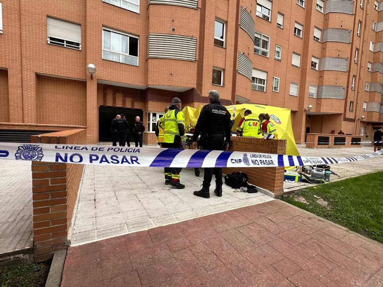 (Foto de ARCHIVO)

Servicios sanitarios de emergencias atieneden a una mujer de 52 años que finalmente ha fallecido por heridas de arma blanca en Carabanchel,  Madrid



REMITIDA / HANDOUT por EMERGENCIAS MADRID

Fotografía remitida a medios de comunicación exclusivamente para ilustrar la noticia a la que hace referencia la imagen, y citando la procedencia de la imagen en la firma

20/10/2026