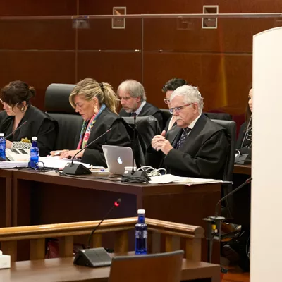 GRAFCAV2879. VITORIA, 05/05/2026.- Este martes se ha celebrado en la Audiencia Provincial de Álava la segunda sesión del juicio con jurado popular contra el presunto asesino de Maialen Mazón, la mujer de 32 años que estaba embarazada de gemelos en el momento de su asesinato en mayo de 2023. EFE/ L. Rico
